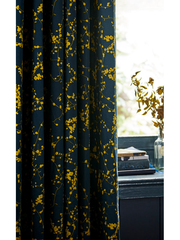Patterned curtain fabric