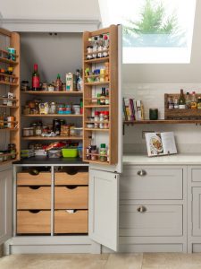 How to install a larder in your kitchen