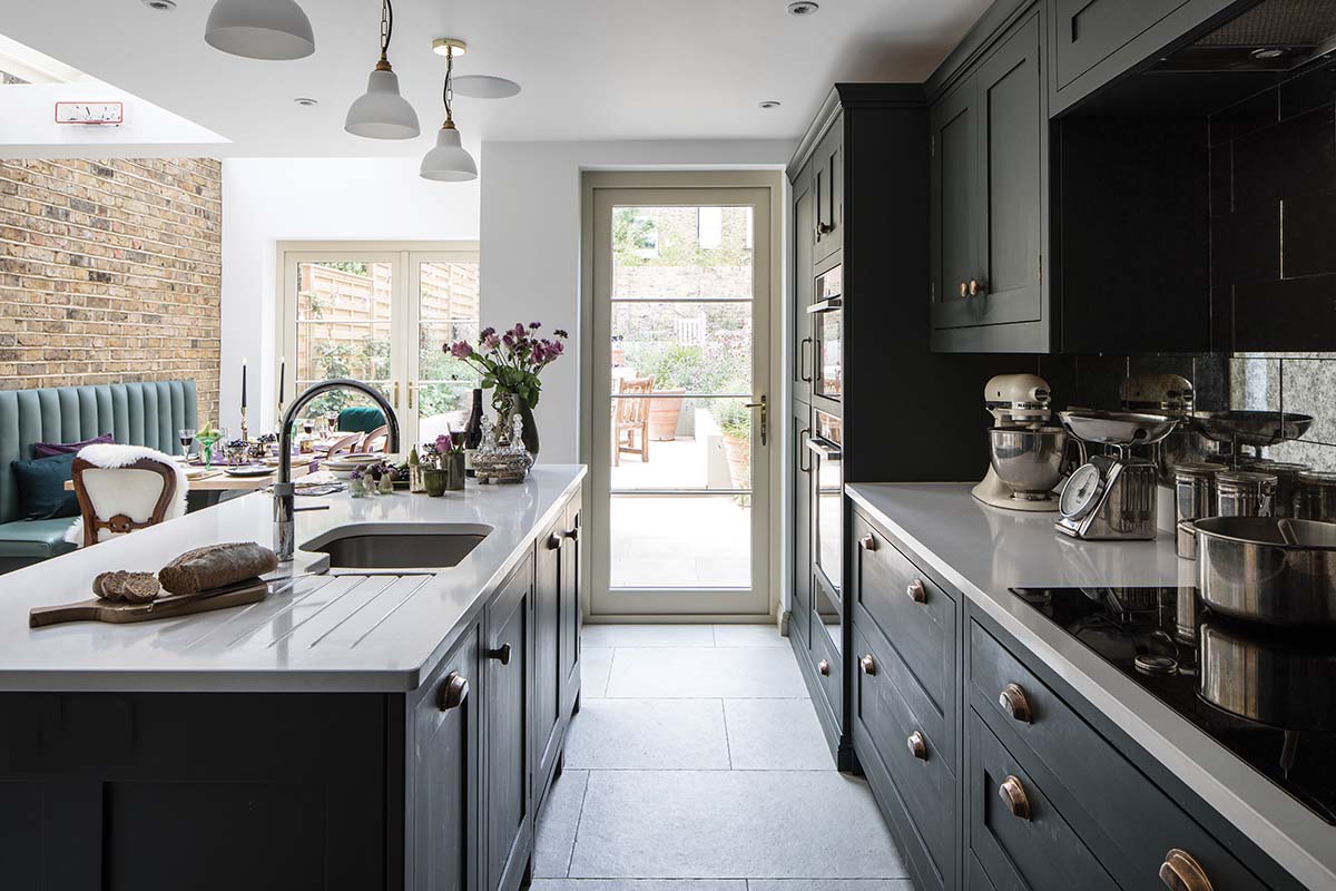 Traditional kitchen extension using side return