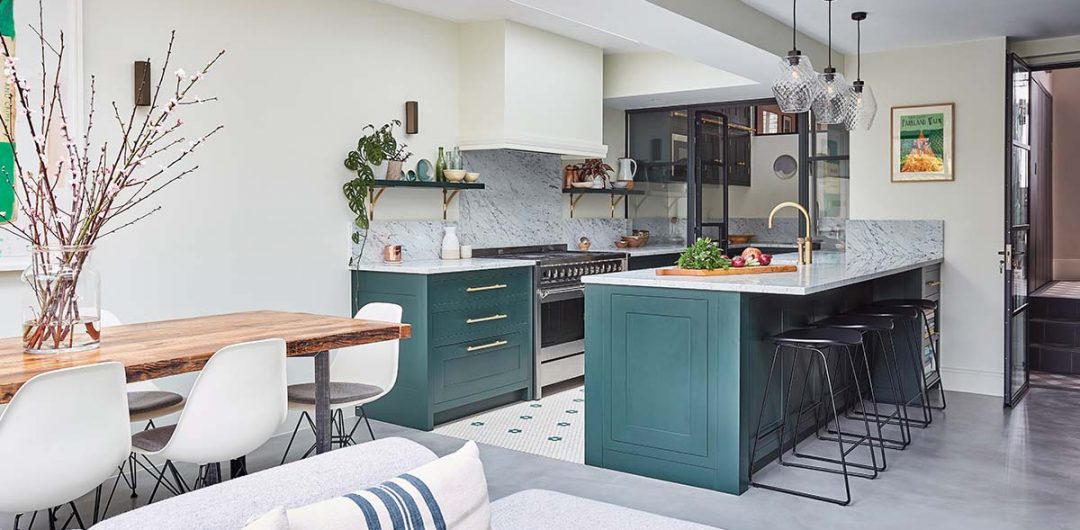 Green kitchens: from dark fir to light sage