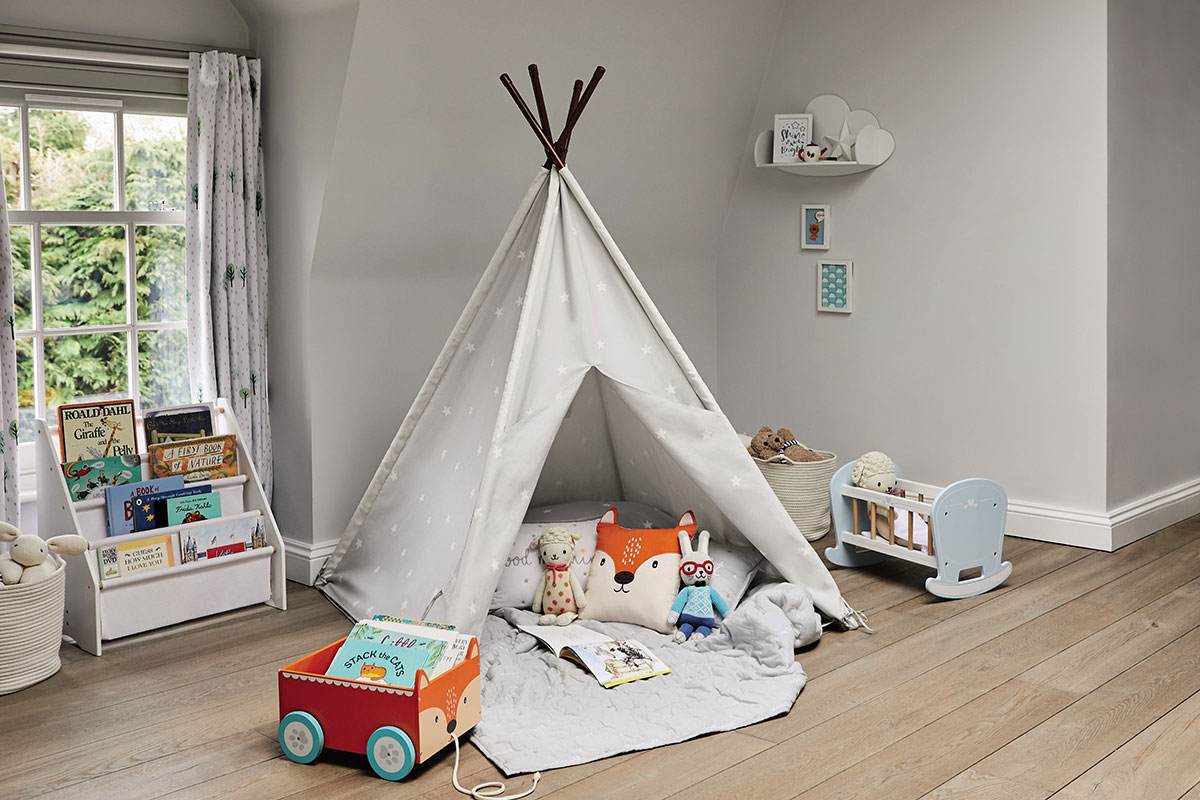Bedroom teepee reading corner
