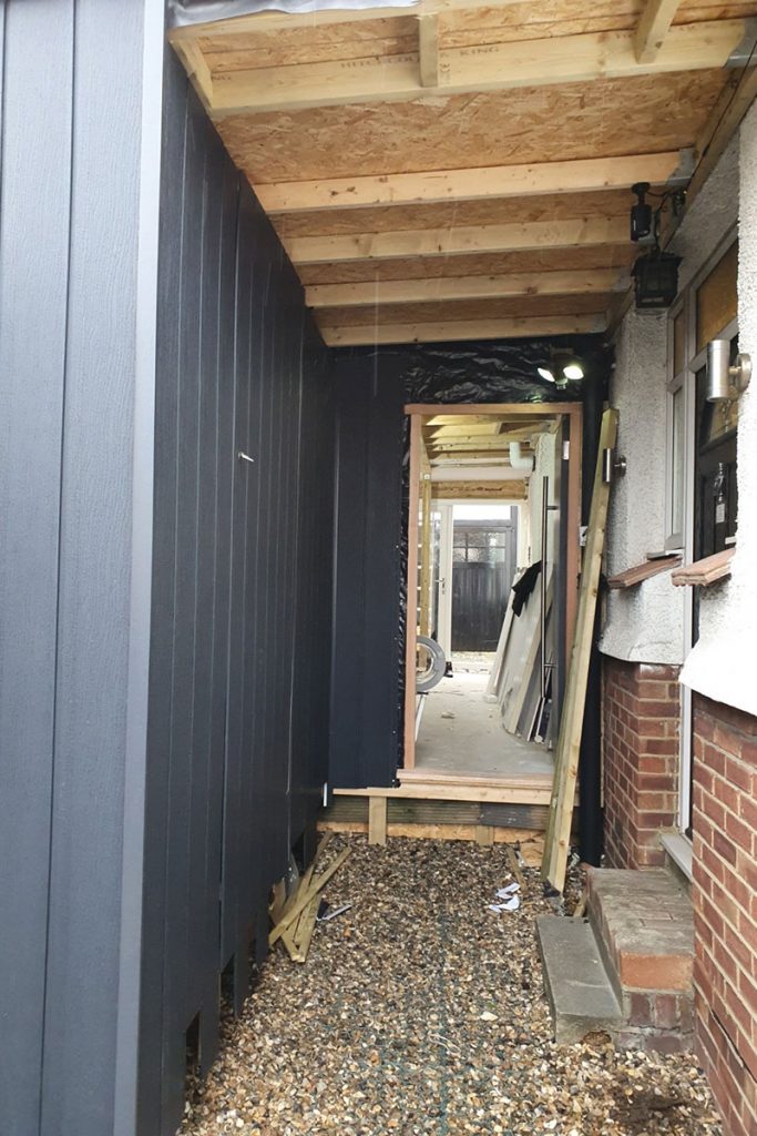 Side-extension Anthracite cladding in the new build