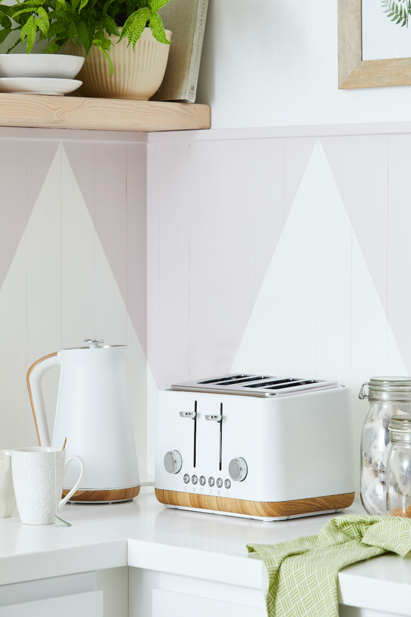 Matt kettle and toaster