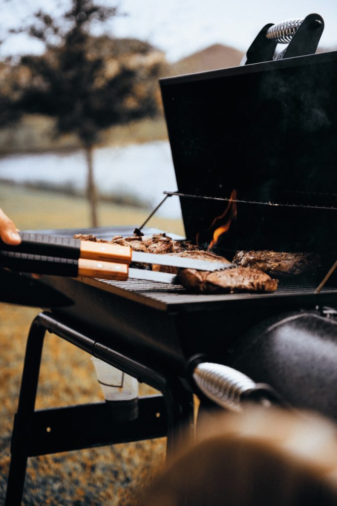 Achieving the perfect meat crust on a gas barbecue – the tricks