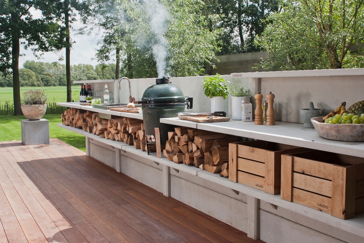 Fully-equipped outdoor kitchen