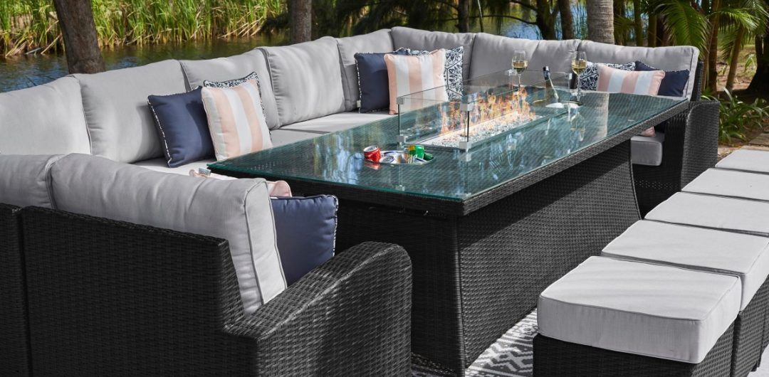 Outdoor heating with sofas