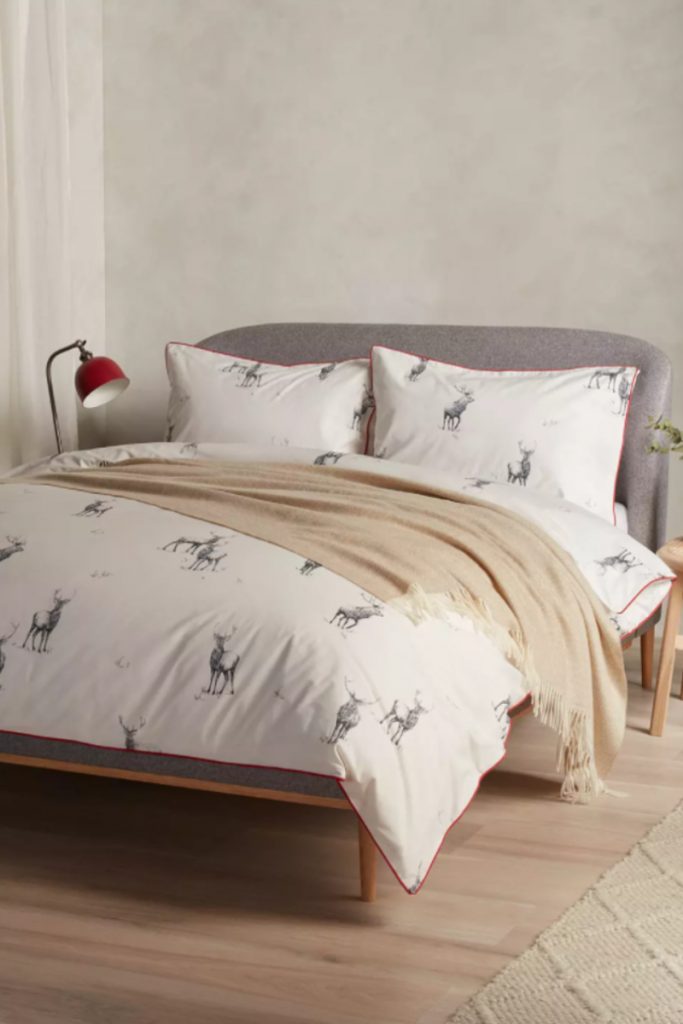 Neutral scheme with pared-back bed linen set