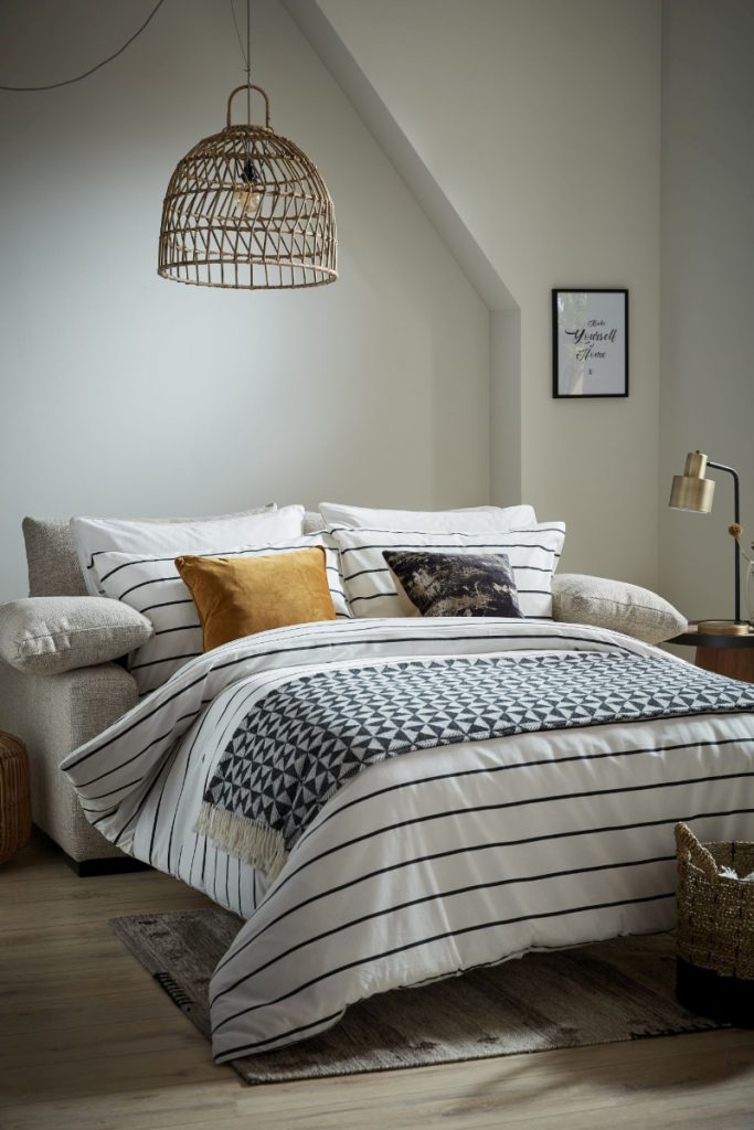 a guest bedroom with a sofa bed in navy and white 