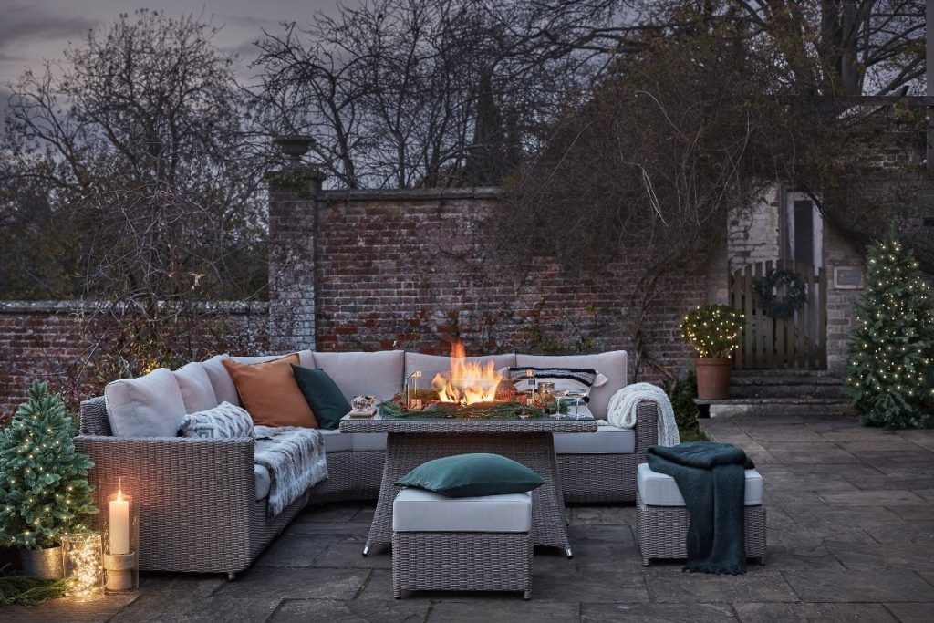 Christmas decorating ideas for the outdoors with fire pit and comfortable seating