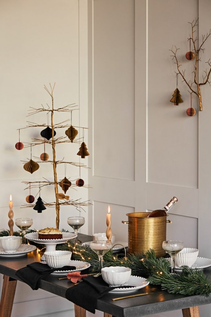 Simple Christmas tablescaping ideas with a Scandi influence