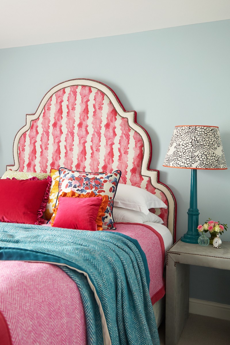 How to add stripes to your bedroom