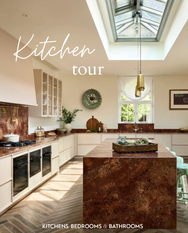 Set in a grand neo-Gothic estate shared with seventeen rescue cats, eleven dogs, and a few farm animals, this showstopping modern Shaker kitchen is equal parts lavish and minimalistic. Think serene lake views, light woods, warm pink tones, and interiors made for entertaining. 🐾⁠
⁠
For the full tour, head to the link in bio. 🔗⁠
⁠
📷:⁠ @darrenchung74⁠
Kitchen by @solakitchens⁠
Styling by @studiomiaki⁠
⁠
#kitchentour #kitchenrenovation #kitchenrenouk #kitchendesign #kitchendesignideas #kitchendiner