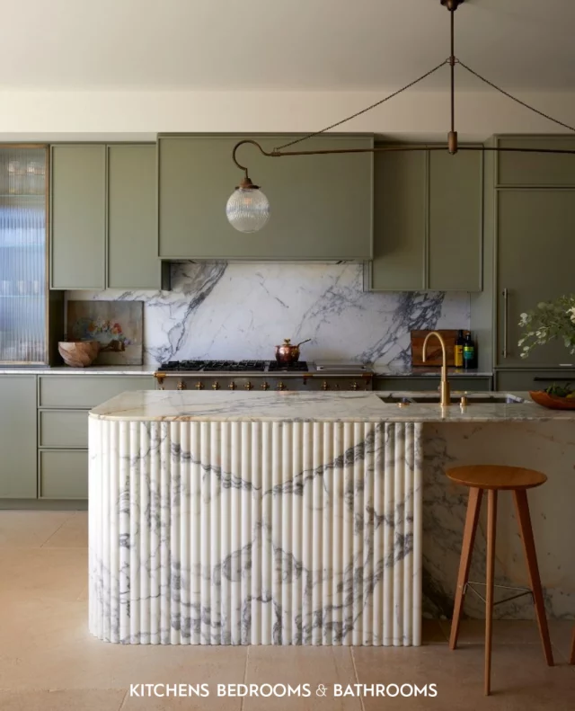 Olive green is the perfect blend of earthy charm and modern elegance. From deep, smoky tones to soft, light shades, this colour brings nature-inspired calm to any kitchen. 🫒⁠
⁠
It’s not just a trend - it’s a timeless choice for creating a space that feels fresh, serene, and connected to your surroundings.⁠
⁠
Would you go for this colour? 💚⁠
⁠
📷:⁠
1. @cave_interiors / @paul_massey⁠
2. @tomhowleykitchens⁠
3. @nakedkitchens⁠
4. @rencraftkitchens / @caesarstone_uk / @markhardycreative⁠
5. @herringbonehouse