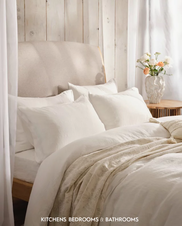 Ready to refresh your summer bedding? Breathable fabrics like linen and organic cotton are perfect for warm nights ahead! Whether you love crisp whites or vibrant hues, these designs help regulate your body temperature all night long.⁠
⁠
Which one’s your favourite? ☀️⁠
⁠
📷:⁠
1. @scoomssleep⁠
2. @lauraashleyuk⁠
3. @pigletinbed⁠
4. @finebeddingco⁠
5. @secretlinenstore⁠
6. Linenfields