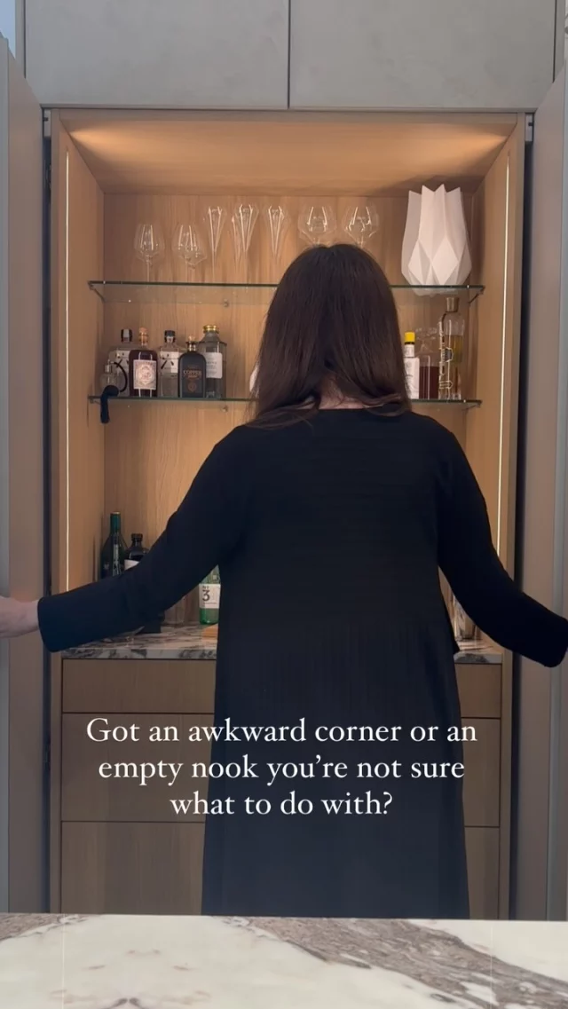 Got an awkward corner or an empty nook you’re not sure what to do with? Why not transform it into a stylish home bar! 🥂

Not only does it create a functional storage solution for glassware and bottles, but it instantly elevates your space and adds a real wow factor for entertaining. 

Is this something you’d add to your space? 🤔

#renovationtips #renovationideas #renoproject #kitchenreno #kitchendesign #kitchenlayout