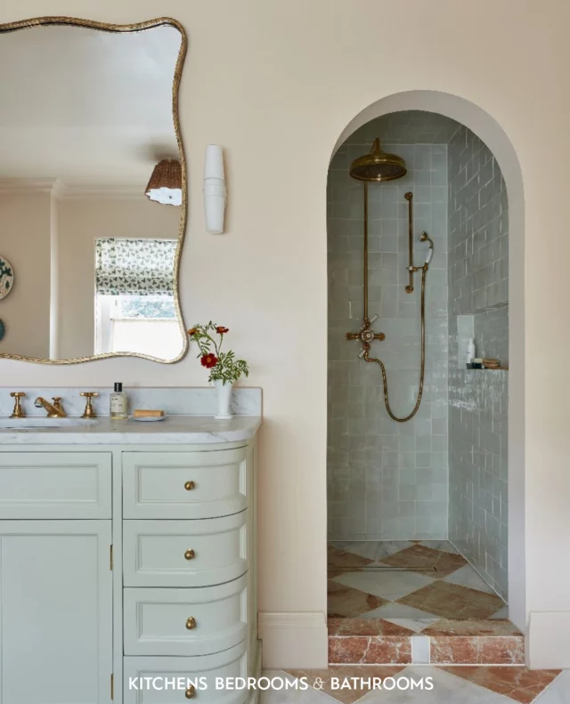 Do you want to feel rejuvenated every time you step into your bathroom? These bold walk-in shower ideas might be just what you need to elevate your space! 🛁⁠
⁠
From sleek screens to statement tiles, here are some daring designs to spark your creativity and bring your dream bathroom to life. ⁠
⁠
For more inspiration, head to the link in bio. 🔗⁠
⁠
📷:⁠ ⁠
1. @vaughan_d_d ⁠
2. @mandarinstoneofficial⁠
3. @palmer_and_stone ⁠
4. @mosaic.factory ⁠
5. @drummonds_bathrooms / @nickgeorgeinteriors⁠
6. @westonebathrooms / @paullmcraig⁠
1 / 3 / 4. @snookphotograph
