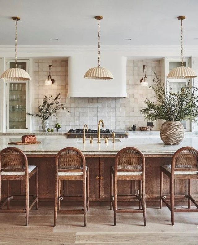 Dreaming of a new kitchen for the festive season? There’s less than six months to go, and according to the experts, now is the time to start planning! 🎄⁠
⁠
To unwrap a brand new kitchen by Christmas, our advice is to get the wheels in motion sooner rather than later. That said, don’t fall into the trap of rushing or panic buying just to hit the deadline. A kitchen isn’t just for Christmas, after all!⁠
⁠
So, if you want to get your timeline right make sure to head to the link in bio. 🔗⁠
⁠
📷:⁠
1. @blakesldn / @82mmphotography⁠
2. @harveyjoneskitchens⁠
3. @naomiastleyclarke⁠
4. @herringbonehouse⁠
5. @crlstone⁠
6. @neolithofficial