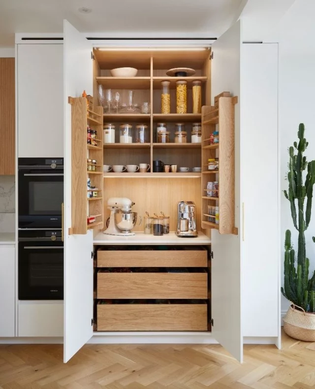 A small appliance perfectly placed in your kitchen is a game-changer! ✨⁠
⁠
From blenders and food processors for baking, to slow cookers for easy weeknight meals – the right gadgets can make all the difference.⁠
⁠
Our top tip: consider your daily routines and choose appliances that truly fit your space and lifestyle!⁠
⁠
For more, visit the link in bio. 🔗⁠
⁠
⁠📷:⁠
1. @solakitchens⁠
2. @theoriginalgreenpan⁠
3. @kitchenaid_uk⁠
4. @davonport_interiors⁠
5. @procookuk⁠
6. @magimixuk⁠
7. @ledburystudio