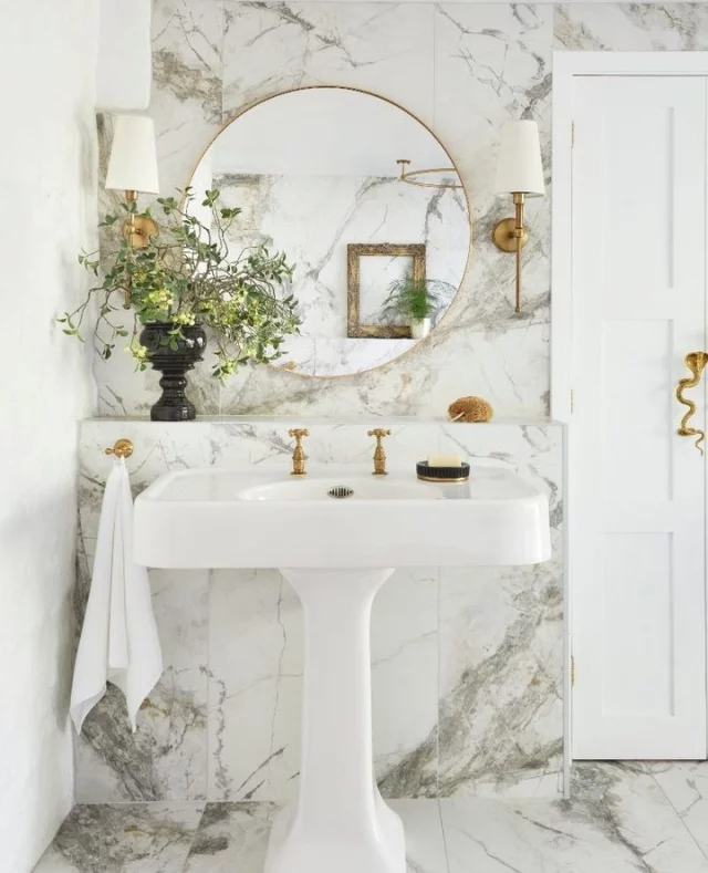 Love the look of a white bathroom but worried it might feel cold or clinical? ☁️⁠
⁠
With the right design touches, you can turn it into a warm, welcoming space that radiates sophistication. Whether you're into classic, contemporary, farmhouse chic, or Scandi vibes, white can be the perfect base for bringing your dream bathroom design to life!⁠
⁠
Save this for your reno inspiration 🤍⁠
⁠
📷:⁠
1. @tilemountainuk / @bcdesignsuk⁠
2. @k_artedesign / @pikeandpartners / @nicksmithphoto⁠
3. @grohe_uk⁠
4. @jeudistudio.architecture / @graff_designs⁠
5. @roperrhodes⁠
6. @abiinteriors_uk