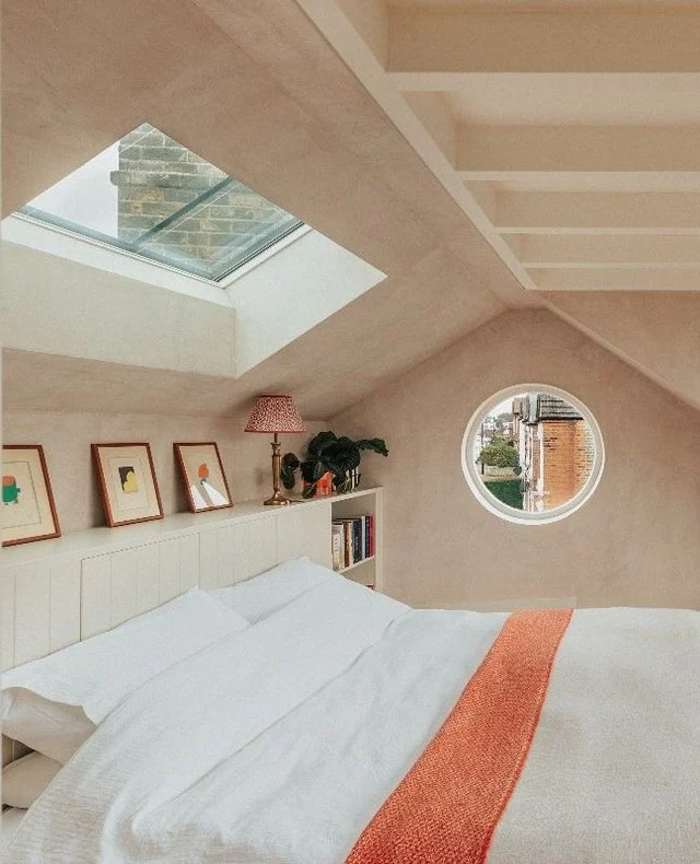 Planning a loft bedroom renovation? It’s a brilliant way to expand your living space, but it comes with its own set of challenges. 🏡⁠
⁠
From tricky angles to limited head height, the key is to work with the architecture, not against it! Well-placed skylights or dormers can completely transform a loft, making it feel brighter, bigger, and more connected to the rest of the house. And those awkward corners? Turn them into cosy built-in shelving or seating.⁠
⁠
Which of these loft projects is your favourite? 😍⁠
⁠
📷:⁠
1-2. @clayworksclayplasters / @taranwilkhu / @mandarinstoneofficial⁠
3-4. @hutleyhumm / @farrowandball / @turnellandgigon / @barnebygates⁠
5-6. @rider_stirland_architects / @adamscottimages